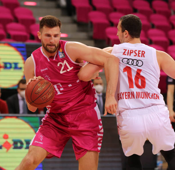 西这种足球 西这种足球