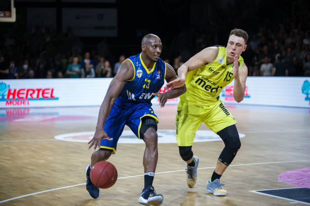 羽毛球场和 羽毛球场和